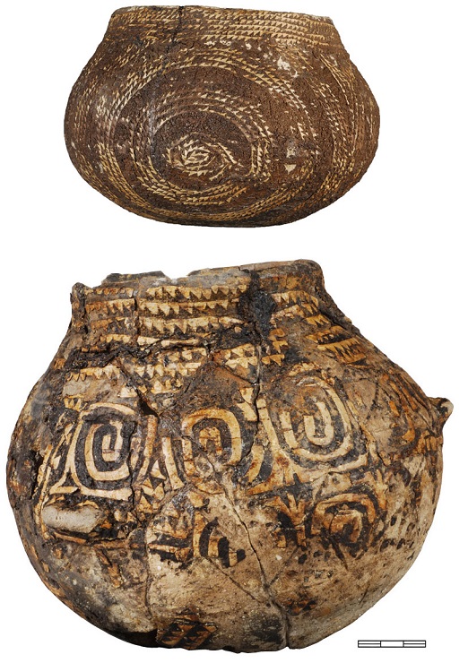 Ceramic pots of the Linear Pottery culture from the well in Altscherbitz, Flughafen Leipzig / Halle, Kreis Nordsachsen 