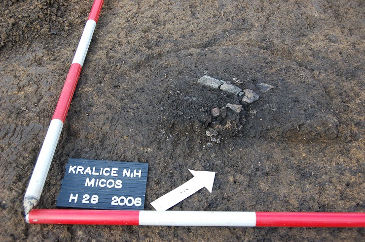 Cremation grave (No. 28/06) for an adult individual seemed in the field to have a darker spot, together with a few fragments of burnt bones, fragments of ceramic containers and also some parts of the broken cosh. Photo by Miroslav Šmíd, Institute of Archaeological Heritage Preservation Brno, Prostějov Department.